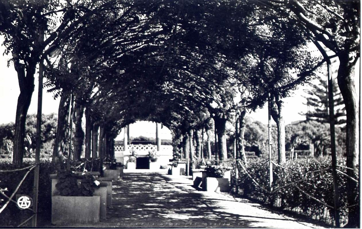 Rio Salado 509- Square et pergola COLLECTION DES AMIS DE ND DE SANTA CRUZ.jpg